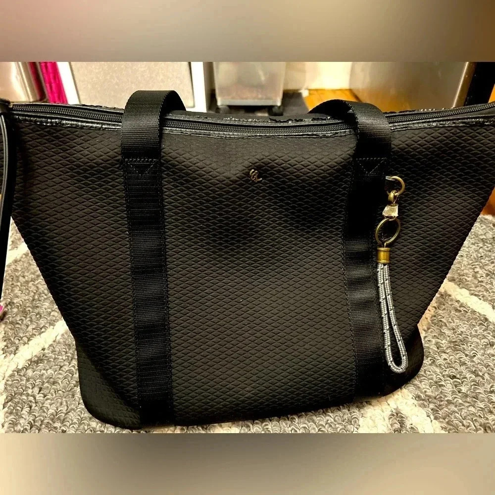 Elliott Lucca Textured Large Tote